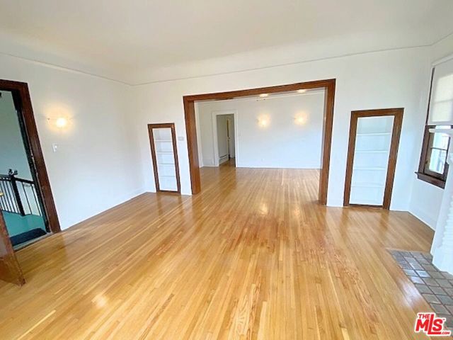 25 Falcon Avenue, Long Beach CA: https://media.crmls.org/mediaz/2219c9e3-155b-4a32-8958-05a8564c6b88.jpg