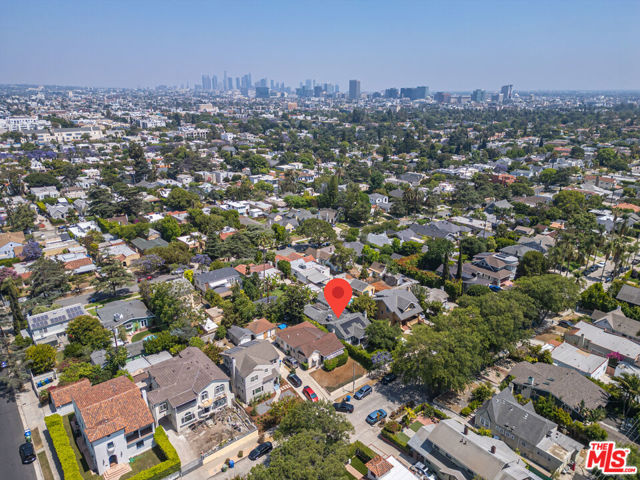 568 N Gower Street, Los Angeles CA: https://media.crmls.org/mediaz/2219f6ec-f0ef-4284-8501-2043f0f84dcf.jpg