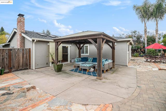 410 Kevin Ct, San Ramon CA: https://media.crmls.org/mediaz/221a5943-b872-4534-a5c2-55a14bc5c2f2.jpg