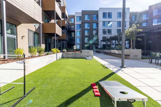 260 260 Brooklyn Basin Way, Oakland CA: https://media.crmls.org/mediaz/221a6c2e-52fc-46ef-a87c-57f28af4e129.jpg