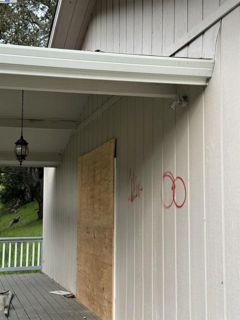 2950 Niles Canyon Rd, Castro Valley CA: https://media.crmls.org/mediaz/221acf82-3269-4cbe-afdb-ad01075db38c.jpg