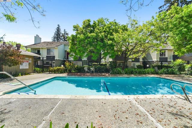 2575 Easton Way, San Jose CA: https://media.crmls.org/mediaz/221af9cd-7482-4ee0-8e8b-6356868c415c.jpg
