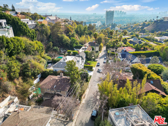 1466 Doheny Drive, Los Angeles, California 90069, 3 Bedrooms Bedrooms, ,3 BathroomsBathrooms,Single Family Residence,For Sale,Doheny,25497559