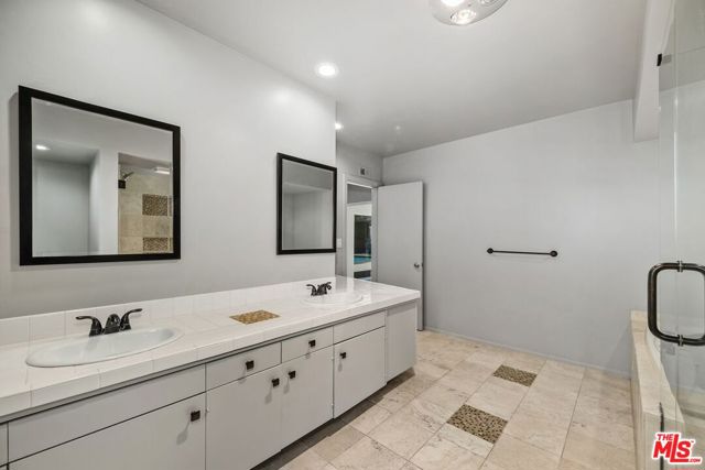 6616 Wooster Avenue, Los Angeles CA: https://media.crmls.org/mediaz/221c87ef-4a7d-407a-8ab7-b0aaf825e17a.jpg