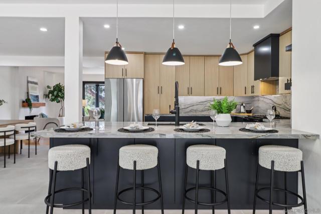 8560 Sunrise Ave, La Mesa CA: https://media.crmls.org/mediaz/221c90d6-50d4-43b5-a6d6-3871a8db94a3.jpg