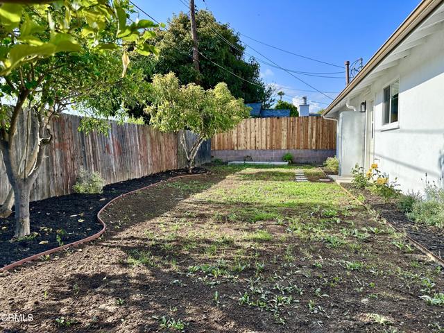 5063 Cypress Lane, Ventura CA: https://media.crmls.org/mediaz/221c9b56-1157-4673-817e-f008f06d8dce.jpg