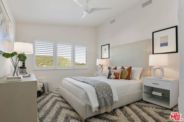 1305 Duende Lane, Pacific Palisades CA: https://media.crmls.org/mediaz/221cc9cb-648d-4ed5-8133-40d723aeaae9.jpg