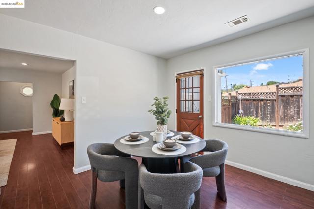 18628 Madison Ave, Castro Valley CA: https://media.crmls.org/mediaz/221cfb42-ff59-480a-9ded-a96c7c757111.jpg