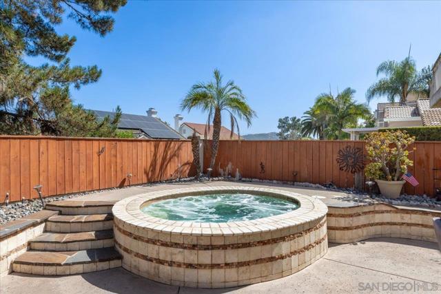 2412 Starlight Gln, Escondido CA: https://media.crmls.org/mediaz/221d4e78-a240-4a14-8d3d-83cde25777f0.jpg
