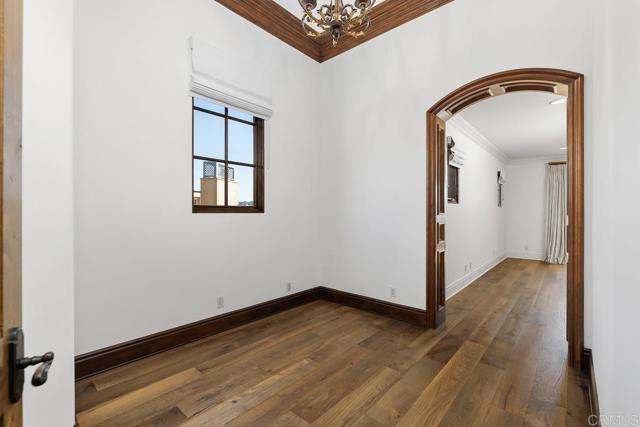 5015 Rancho Quinta Bend, San Diego CA: https://media.crmls.org/mediaz/221d5a04-5909-44c2-ab9f-3478dbe9366f.jpg