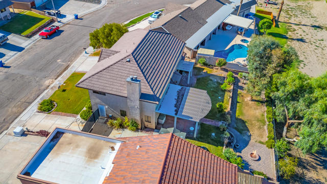204 Fairway Drive, Needles CA: https://media.crmls.org/mediaz/221defc3-7aac-4fc7-9ca0-3c34c3eb2b42.jpg