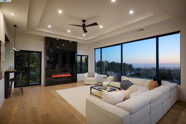 1615 Vinehill Court, Fremont CA: https://media.crmls.org/mediaz/221e85d1-2ab2-4f2a-8cda-d244c76d71d9.jpg