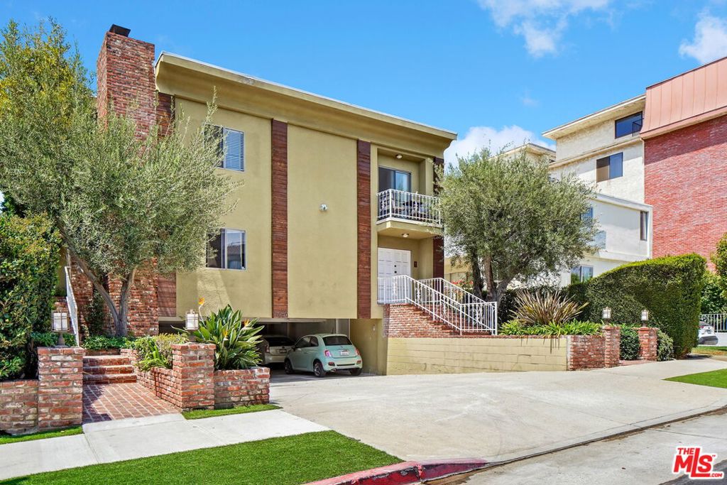 11959 Dorothy Street #2b