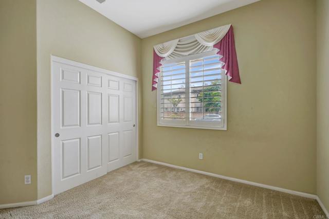 2706 VALLEYCREEK CIR, Chula Vista CA: https://media.crmls.org/mediaz/221f24fb-1f5b-4955-b3c9-a83cb52bc2b5.jpg