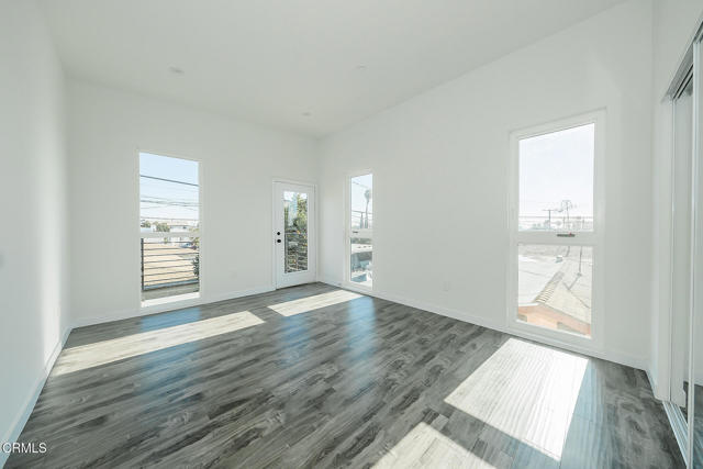 Detail Gallery Image 7 of 13 For 668 Keenan Ave #D,  Los Angeles,  CA 90022 - 3 Beds | 2 Baths