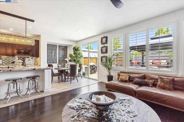 366 Karelian St, Danville CA: https://media.crmls.org/mediaz/221f9655-b910-4b86-bdca-ff34ab5f5a05.jpg