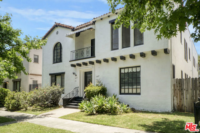 351 N Orange Grove Avenue, Los Angeles CA: https://media.crmls.org/mediaz/222010e0-5479-48c1-8788-de7959dbef48.jpg