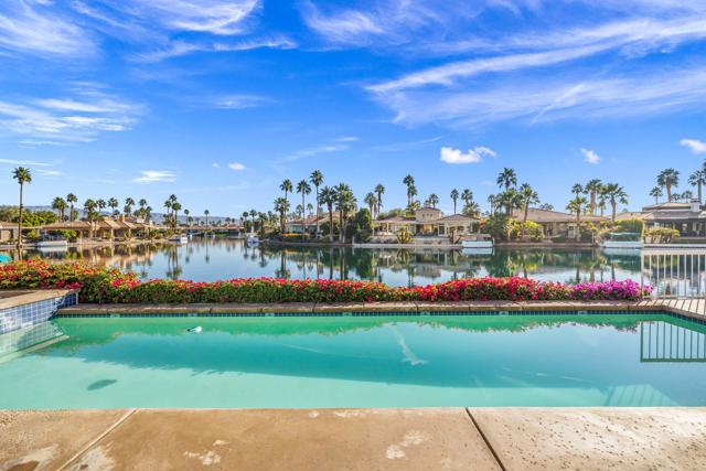 47560 Via Montigo, La Quinta CA: https://media.crmls.org/mediaz/22209a51-f4b8-4673-aac6-4c60b1d39dd4.jpg