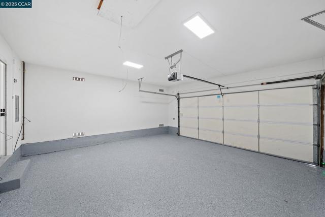 117 Brighton Rd, Alameda CA: https://media.crmls.org/mediaz/2220e25c-bcd8-4726-aec7-d00154b8edfc.jpg