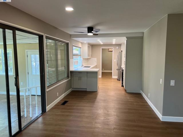 4919 Mohr Ave, Pleasanton CA: https://media.crmls.org/mediaz/222147c5-aef1-4589-8c46-0b7c9b615d13.jpg