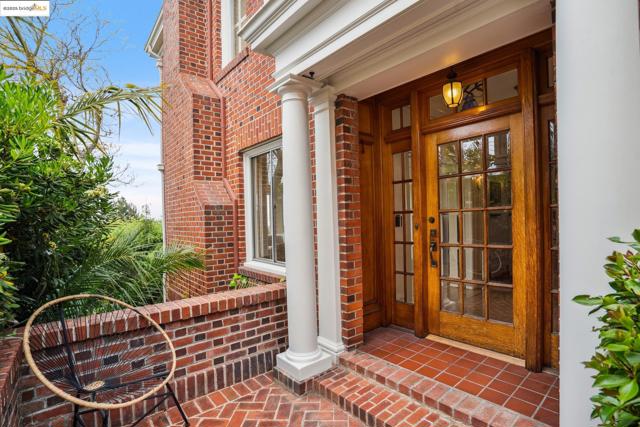 80 Oak Ridge Rd, Berkeley CA: https://media.crmls.org/mediaz/22218363-64af-47d3-ad09-5afbbc915076.jpg