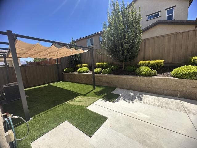 515 Shearwater Street, Hollister CA: https://media.crmls.org/mediaz/2221dc4e-c249-4bf8-93eb-a11d1dce679e.jpg