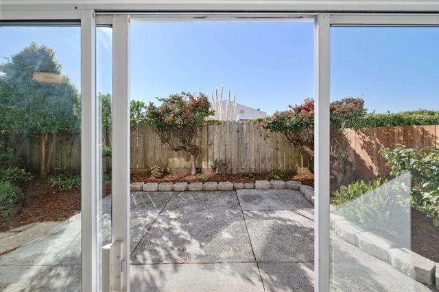 15 Eastridge Circle, Pacifica CA: https://media.crmls.org/mediaz/2221e5a8-fc50-40f3-9afb-addf40c64007.jpg