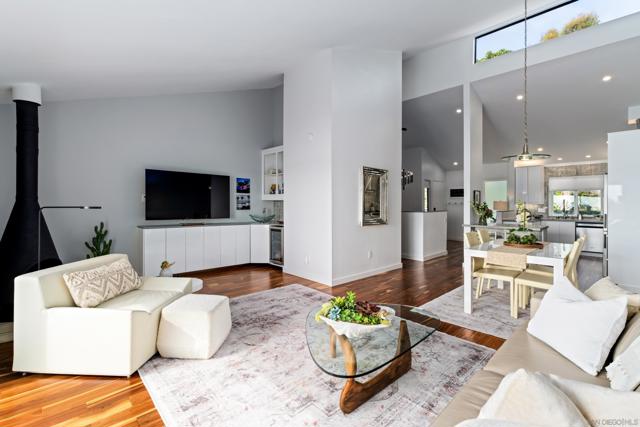 2399 Jefferson St, Carlsbad CA: https://media.crmls.org/mediaz/2221f8eb-97f7-4973-9d67-075971e12d99.jpg
