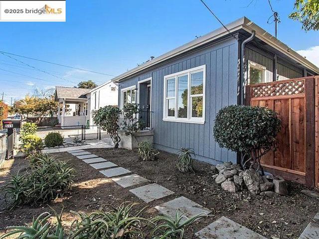 515 W 9Th St, Antioch CA: https://media.crmls.org/mediaz/222269e1-06ff-4456-9abb-d6b3a94edec2.jpg