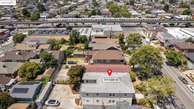 747 St, Oakland CA: https://media.crmls.org/mediaz/2222990e-10ec-4201-855d-f88ca9d70ed0.jpg