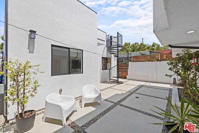 3170 Glenmanor Place, Los Angeles CA: https://media.crmls.org/mediaz/2222a203-b6ec-49cf-b1cf-2385fc615097.jpg