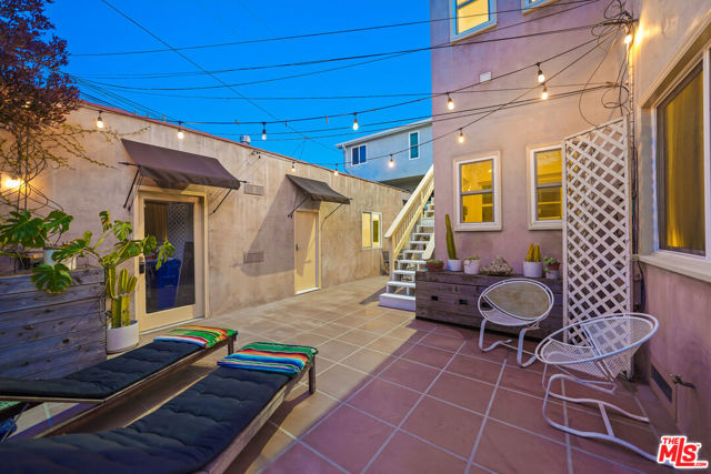 236 S 5th Avenue, Venice CA: https://media.crmls.org/mediaz/2222beb4-910c-40d5-a552-95cf3c4f7841.jpg