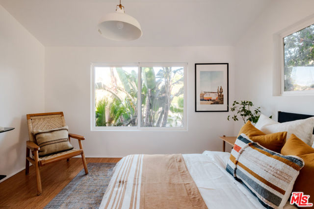 3625 Berryman Avenue, Los Angeles CA: https://media.crmls.org/mediaz/2222e07a-5607-4365-acb0-7d6ced368055.jpg