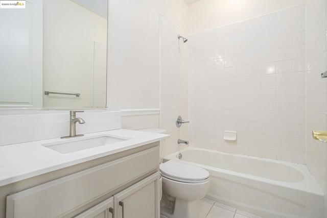 3730 Whitworth Dr, Dublin CA: https://media.crmls.org/mediaz/22230281-65e0-4dcd-bd26-9bde850332bc.jpg