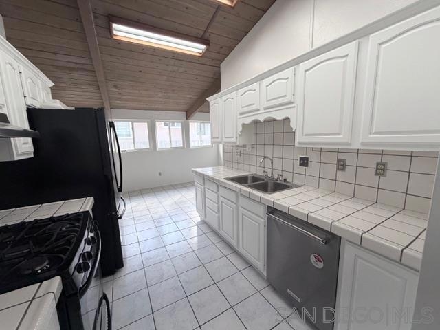 5556 Baja Drive, San Diego CA: https://media.crmls.org/mediaz/2223bd6e-494c-4608-ac95-6c005d313af8.jpg