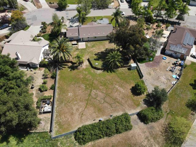 16328 Bassett Court, Ramona CA: https://media.crmls.org/mediaz/222422bc-3c58-469d-9887-8ce2eaaa00e7.jpg