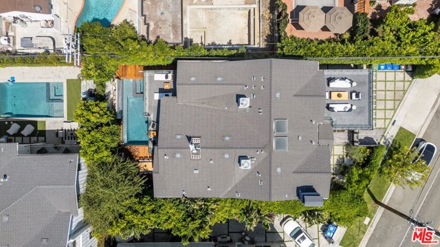 18057 Valley Vista Boulevard, Encino CA: https://media.crmls.org/mediaz/22243dea-300b-4a6a-9b05-83fc4cea6a7f.jpg