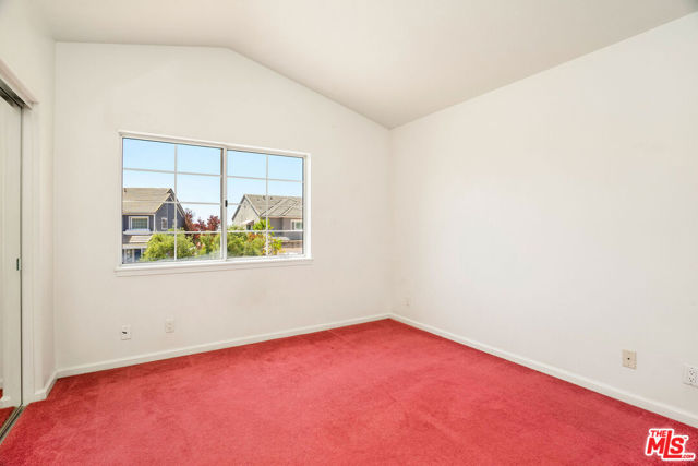 6615 Kentwood Bluffs Drive, Los Angeles CA: https://media.crmls.org/mediaz/222482e0-7b08-402f-948a-5d684de1346f.jpg