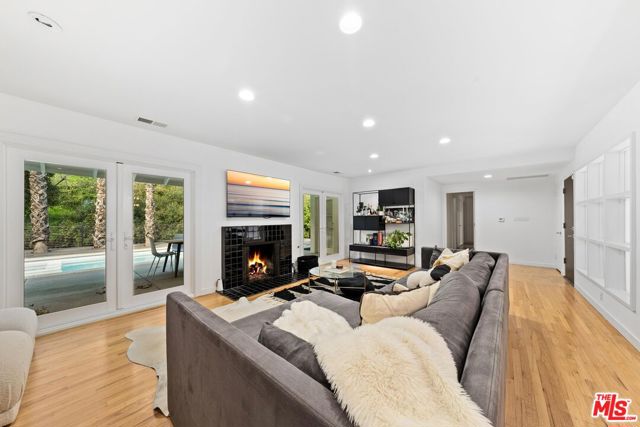 3443 Mandeville Canyon Road, Los Angeles CA: https://media.crmls.org/mediaz/22253761-423d-4ff2-9ade-c21c5096b4ec.jpg