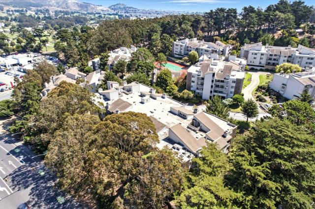 332 Philip Drive, Daly City CA: https://media.crmls.org/mediaz/2225ac1e-bc2f-4778-b1ab-9d6d246ebdd4.jpg