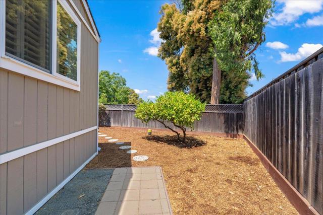 501 Moorpark Way, Mountain View CA: https://media.crmls.org/mediaz/22266632-a6ba-4179-a095-87388d0257bb.jpg