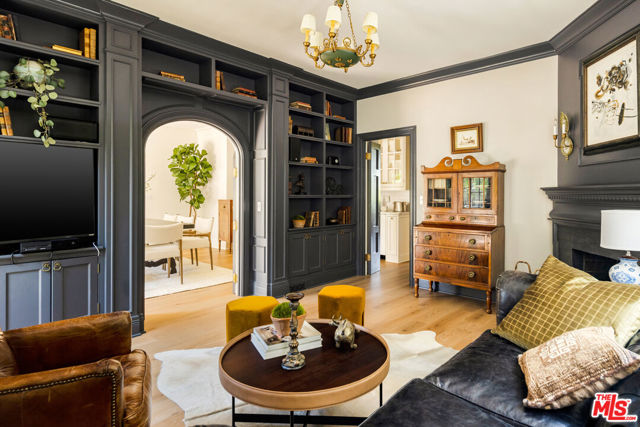 130 S Cliffwood Avenue, Los Angeles CA: https://media.crmls.org/mediaz/2226c423-bf5e-44bf-9ad0-fa040b662ad6.jpg