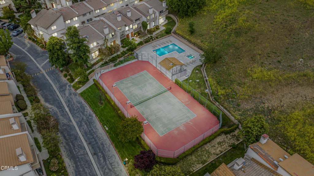 https://media.crmls.org/mediaz/2227061c-1777-4d57-b305-62103319fb63.jpg?preset=X-Large