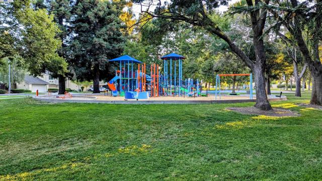 4217 Waycross Ct, Pleasanton CA: https://media.crmls.org/mediaz/222746ae-17ca-4985-bd26-6095859ba712.jpg