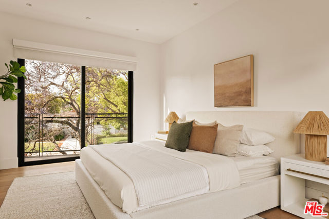 5988 W 76th Street, Los Angeles CA: https://media.crmls.org/mediaz/2227f546-1a0c-4605-92c4-c03810aa8a73.jpg