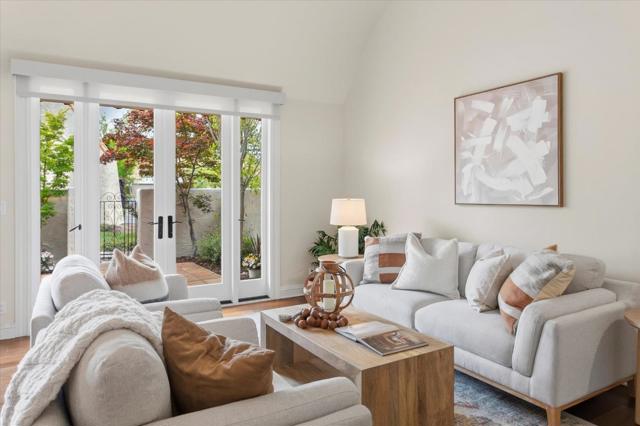 247 Casitas Bulevar, Los Gatos CA: https://media.crmls.org/mediaz/22282137-df86-4b69-bd74-fb835ef589ae.jpg