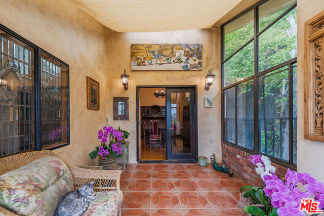 1242 Angelo Drive, Beverly Hills CA: https://media.crmls.org/mediaz/2228942d-f29e-4a12-9d62-d4978b52aa76.jpg