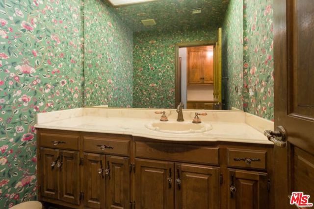 10794 Wilkins Avenue, Los Angeles CA: https://media.crmls.org/mediaz/22299812-fd54-4a75-a0a8-163f6b5fdf01.jpg