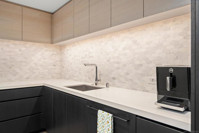 1388 Kettner Blvd, San Diego CA: https://media.crmls.org/mediaz/2229b885-d5fc-4757-bd13-1ecabccc9184.jpg