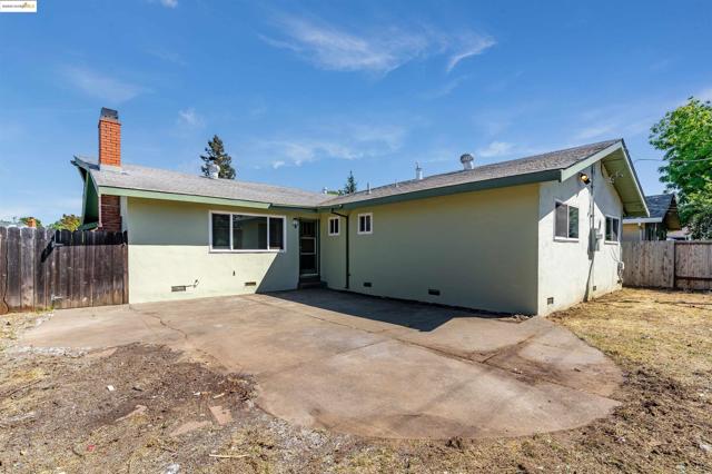 1908 New Jersey St, Fairfield CA: https://media.crmls.org/mediaz/2229f630-55bf-4c99-b6be-67abd06b129f.jpg